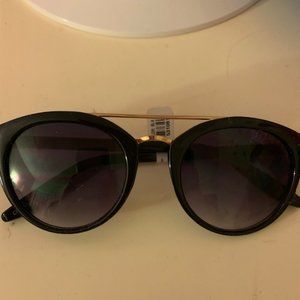 Francesca's black sunglasses